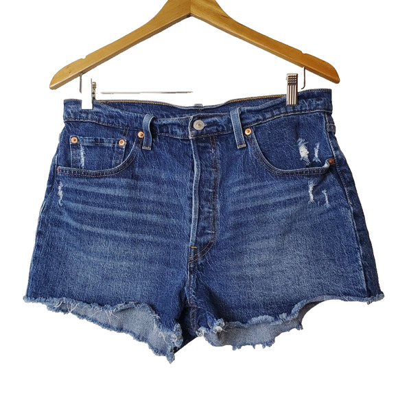 Levi's 501 Women 32 Denim Shorts Distressed Cut-offs 4 Medium Wash Frayed Jean - Picture 1 of 11